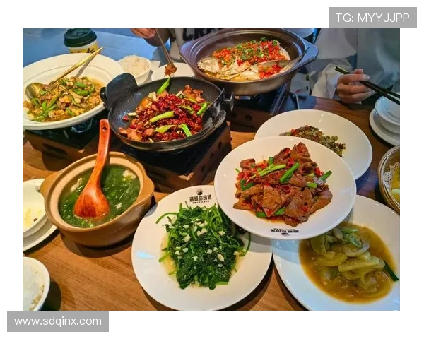 《老酒馆》:一杯陈年的乡愁,一碗热腾腾的人情味 《老酒馆》:一杯陈年的乡愁,一碗热腾腾的人情味